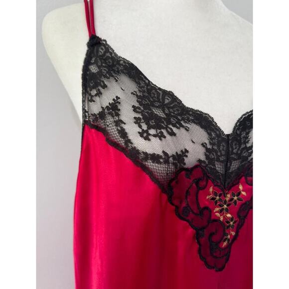 Vintage Vanity Fair Nightgown black Lace and Shiny red Satin USA Slip Gown large - Picture 4 of 8